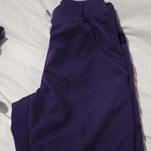 Figs Zamora JOGGER in XS Purple Jam